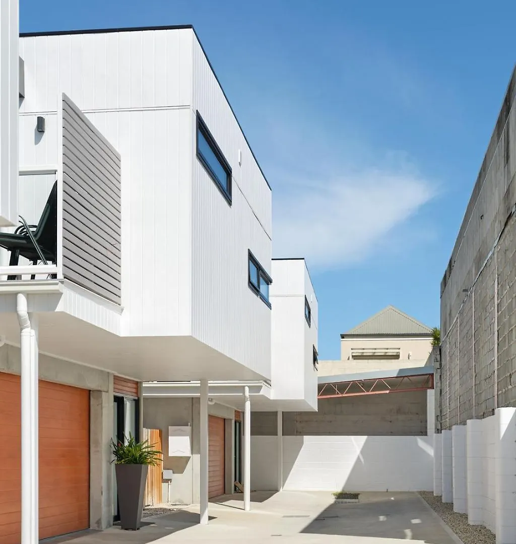 North Hobart Townhouse Close To The Action 0*,